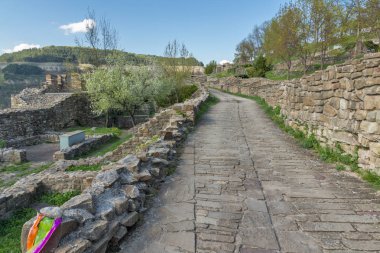 Veliko Tarnovo, Bulgaristan - 9 Nisan 2017: ikinci Bulgar İmparatorluğu Ortaçağ Kalesi Tsarevets, Veliko Tarnovo, Bulgaristan başkenti kalıntıları