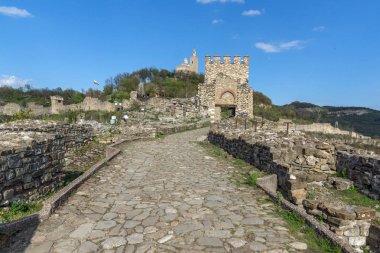 Veliko Tarnovo, Bulgaristan - 9 Nisan 2017: ikinci Bulgar İmparatorluğu Ortaçağ Kalesi Tsarevets, Veliko Tarnovo, Bulgaristan başkenti kalıntıları