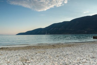 Yunanistan 'ın İyon Adaları' ndaki Vasiliki, Lefkada köyünde inanılmaz bir gün batımı yaşanıyor.