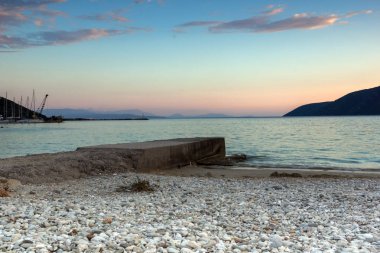 Yunanistan 'ın İyon Adaları' ndaki Vasiliki, Lefkada köyünde inanılmaz bir gün batımı yaşanıyor.