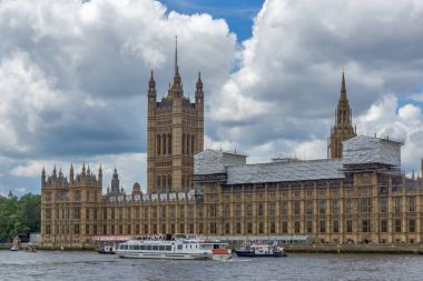 Londra, İngiltere - 15 Haziran 2016: Parlamentosu Westminster, Londra, İngiltere, evler