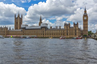 Londra, İngiltere - 15 Haziran 2016: Parlamentosu Westminster, Londra, İngiltere, evler