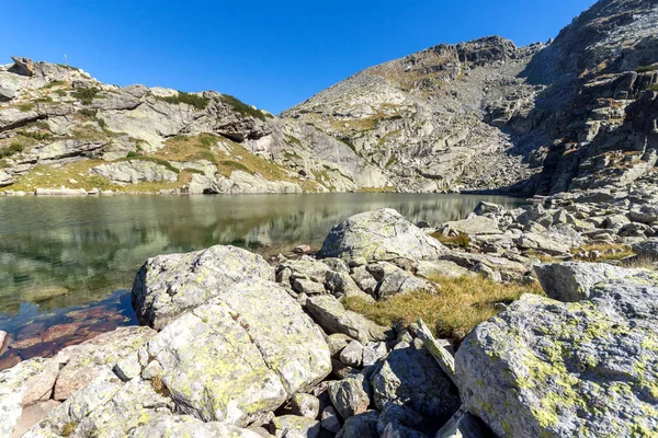 Fantastiska Landskap Den Skrämmande Sjön Rilabergen Bulgarien — Stockfoto