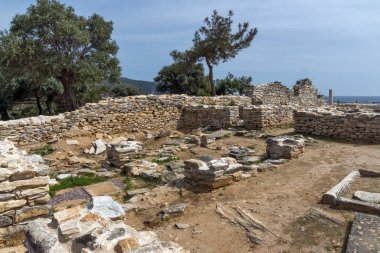 Aliki, Thassos Adası, Doğu Makedonya ve Trakya, Yunanistan sit alanı içinde antik kilise kalıntıları sütunlarda