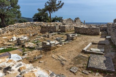 Aliki, Thassos Adası, Doğu Makedonya ve Trakya, Yunanistan sit alanı içinde antik kilise kalıntıları sütunlarda