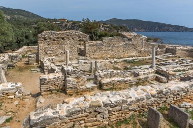 Aliki, Thassos Adası, Doğu Makedonya ve Trakya, Yunanistan sit alanı içinde antik kilise kalıntıları sütunlarda