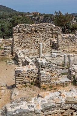 Aliki, Thassos Adası, Doğu Makedonya ve Trakya, Yunanistan sit alanı içinde antik kilise kalıntıları sütunlarda