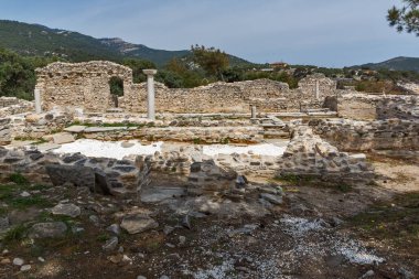 Aliki, Thassos Adası, Doğu Makedonya ve Trakya, Yunanistan sit alanı içinde antik kilise kalıntıları sütunlarda