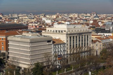 Madrid, İspanya - 24 Ocak 2018: Panoramik şehir Madrid Kibele Palace (Palacio de Cibeles), İspanya