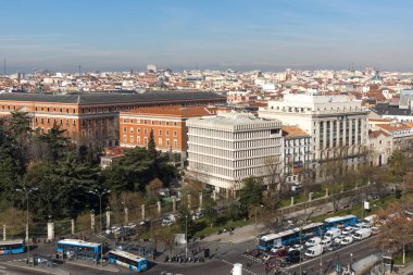 Madrid, İspanya - 24 Ocak 2018: Panoramik şehir Madrid Kibele Palace (Palacio de Cibeles), İspanya
