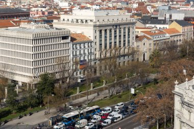 Madrid, İspanya - 24 Ocak 2018: Panoramik şehir Madrid Kibele Palace (Palacio de Cibeles), İspanya