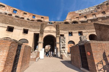Rome, İtalya - 24 Haziran 2017: Colosseum yılında Roma, İtalya, şehrin bir parçası içinde gelen turist