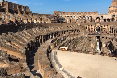 Rome, İtalya - 24 Haziran 2017: Colosseum yılında Roma, İtalya, şehrin bir parçası içinde gelen turist