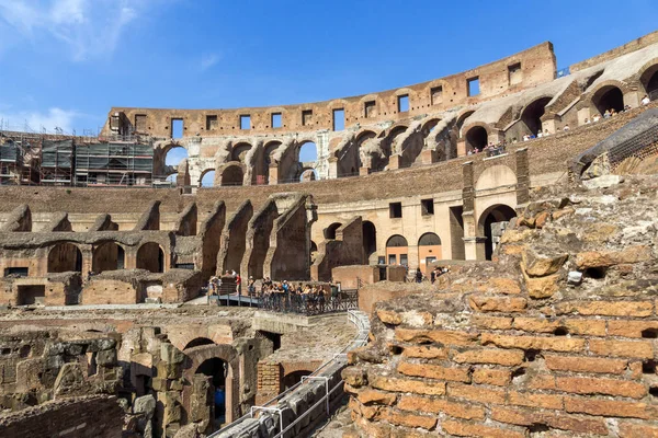 Rom Italien Juni 2017 Touristen Besuchen Einen Teil Des Kolosseums — Stockfoto