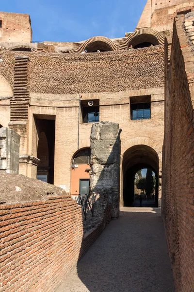 이탈리아 2017 이탈리아의 도시에 콜로세움의 안으로 관광객 — 스톡 사진