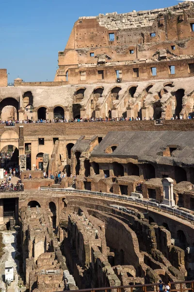 Roma Itália Junho 2017 Turistas Que Visitam Parte Coliseu Cidade — Fotografia de Stock