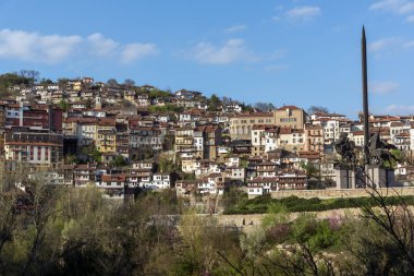 Veliko Tarnovo, Bulgaristan - 9 Nisan 2017: Panoramamic görünüm, şehir, Veliko Tarnovo, Bulgaristan