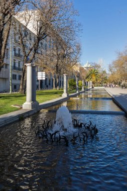 Madrid, İspanya - 21 Ocak 2018: Çeşme Paseo de la Castellana Street City, Madrid, İspanya