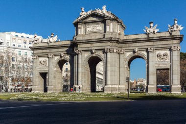 Madrid, İspanya - 21 Ocak 2018: Puerta de Alcala şehir Madrid, İspanya