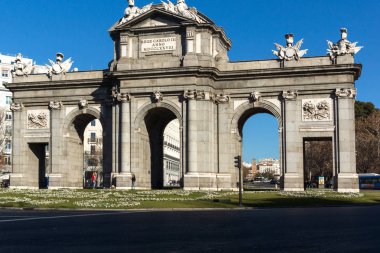 Madrid, İspanya - 21 Ocak 2018: Puerta de Alcala şehir Madrid, İspanya