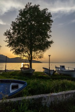 Gün batımı görünümü üzerinde dolgu Thassos şehrin doğu Makedonya ve Trakya, Yunanistan 