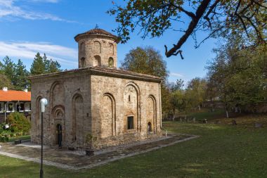 11. yüzyıl Zemen Manastırı, Pernik bölge, Bulgaristan sonbahar görünümü