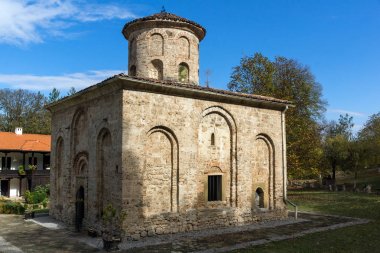 11. yüzyıl Zemen Manastırı, Pernik bölge, Bulgaristan sonbahar görünümü