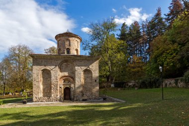 11. yüzyıl Zemen Manastırı, Pernik bölge, Bulgaristan sonbahar görünümü