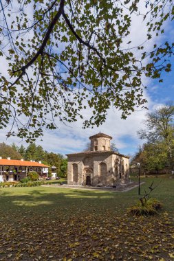 11. yüzyıl Zemen Manastırı, Pernik bölge, Bulgaristan sonbahar görünümü