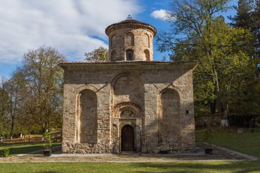 11. yüzyıl Zemen Manastırı, Pernik bölge, Bulgaristan sonbahar görünümü