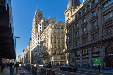 Madrid, İspanya - 21 Ocak 2018: Gran Va street City, Madrid, İspanya, Telefonica bina (Edificio Telefonica)