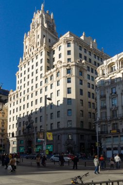 Madrid, İspanya - 21 Ocak 2018: Gran Va street City, Madrid, İspanya, Telefonica bina (Edificio Telefonica)