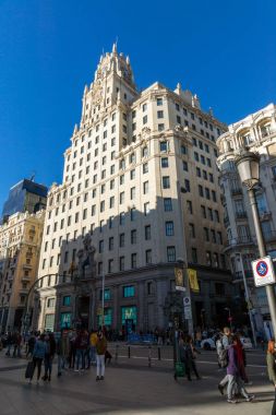 Madrid, İspanya - 21 Ocak 2018: Gran Va street City, Madrid, İspanya, Telefonica bina (Edificio Telefonica)