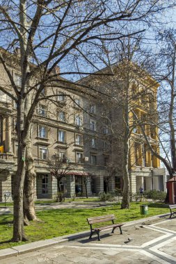 Dimitrovgrad, Bulgaristan - 15 Mart 2014: Tipik sokak ve binaya Dimitrovgrad şehir, Bölge: Haskovo, Bulgaria