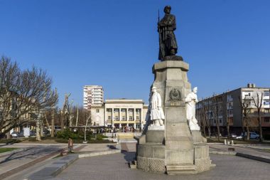 : Haskovo, Bulgaria - 15 Mart 2014: Haskovo şehri, Bulgaristan ortasına savaşlarda Fallen anıt
