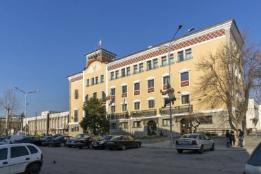 : Haskovo, Bulgaria - 15 Mart 2014: Binası, Belediye Binası şehir: Haskovo, Bulgaria ortasına