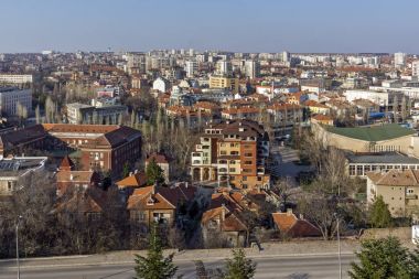 : Haskovo, Bulgaria - 15 Mart 2014: panoramik şehir Haskovo - Meryem anıt, Bulgaristan Amazing
