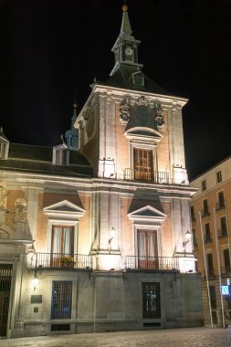 Madrid, İspanya - 21 Ocak 2018: Gece fotoğraf Plaza de la Villa şehir Madrid, İspanya