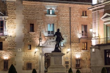 Madrid, İspanya - 21 Ocak 2018: Gece fotoğraf Plaza de la Villa şehir Madrid, İspanya