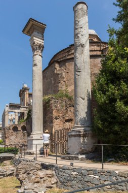 Rome, İtalya - 24 Haziran 2017: Tapınak Romulus Roma Forumu City Roma, İtalya