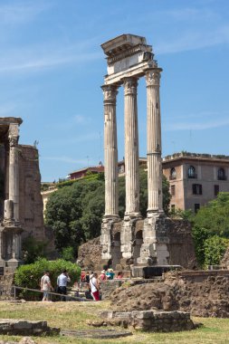 Rome, İtalya - 24 Haziran 2017: Dioscuri Tapınağı şehir Roma, İtalya'nın Roma Forumu