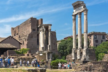Rome, İtalya - 24 Haziran 2017: Dioscuri Tapınağı şehir Roma, İtalya'nın Roma Forumu