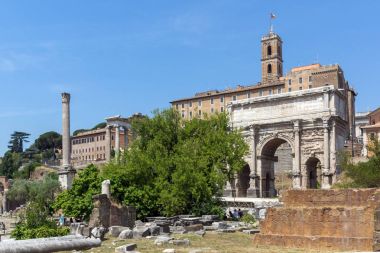 Rome, İtalya - 24 Haziran 2017: Septimius Severus kemer şehir Roma, İtalya'nın Roma Forumu
