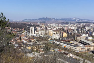Pernik, Bulgaristan - 12 Mart 2014: Panoramik şehir Pernik, Bulgaristan