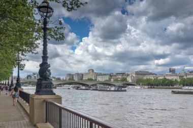 Londra - 15 Haziran 2016: Thames Nehri ve Londra, İngiltere panoramik manzaralı