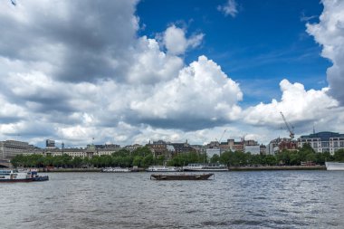 Londra - 15 Haziran 2016: Thames Nehri ve Londra, İngiltere panoramik manzaralı