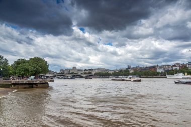 Londra - 15 Haziran 2016: Thames Nehri ve Londra, İngiltere panoramik manzaralı