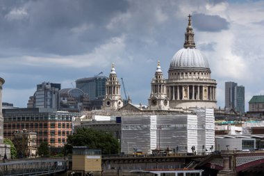 Londra - 15 Haziran 2016: Thames Nehri ve Londra, İngiltere panoramik manzaralı