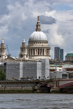 Londra - 15 Haziran 2016: Thames Nehri ve Londra, İngiltere panoramik manzaralı