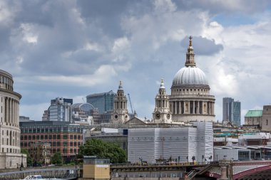 Londra - 15 Haziran 2016: Thames Nehri ve Londra, İngiltere panoramik manzaralı